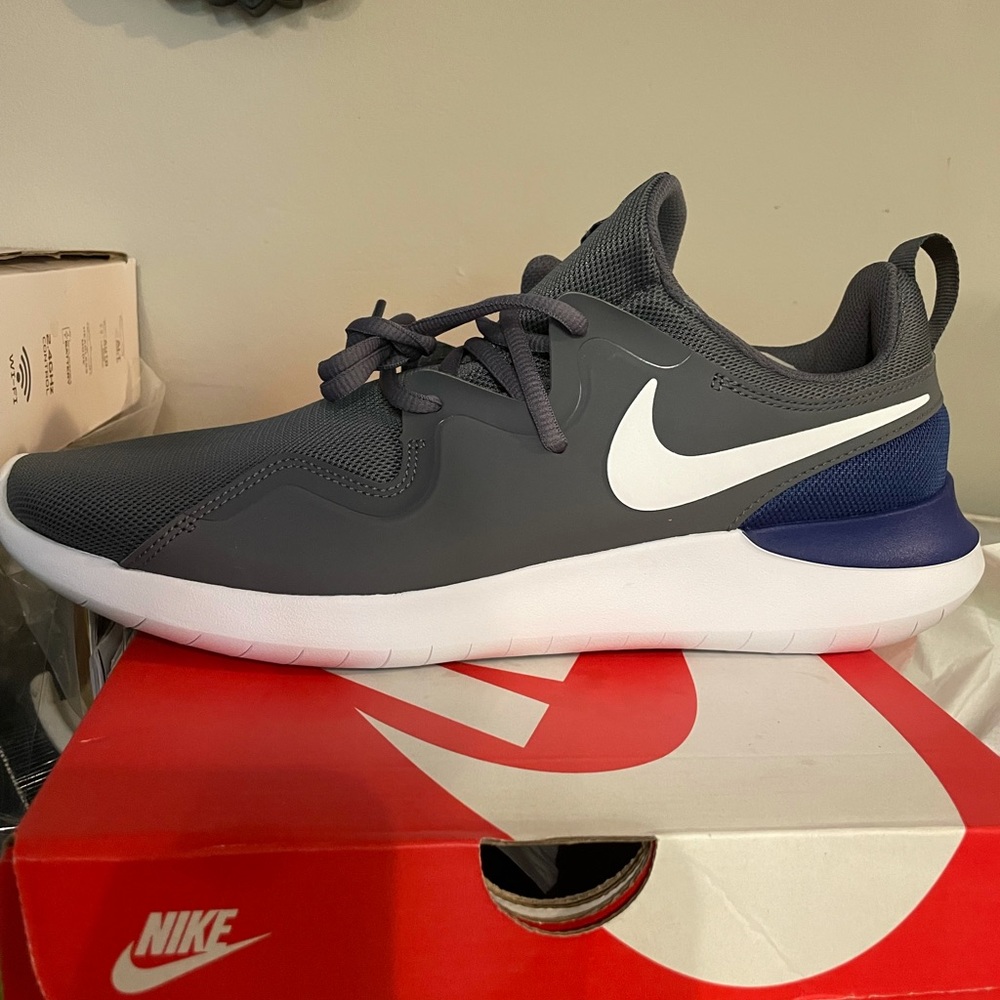 Nike Men’s Tessen Running shoe